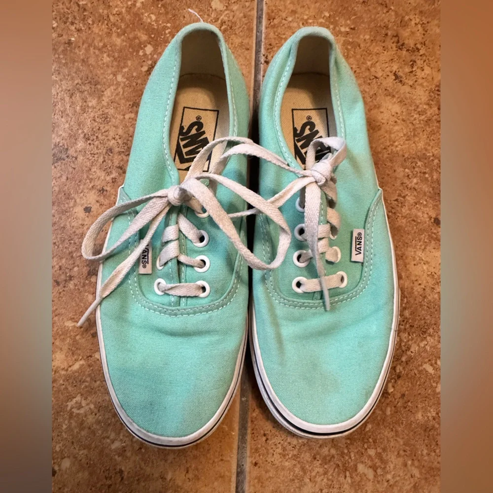 Vans - Picture 1 of 4